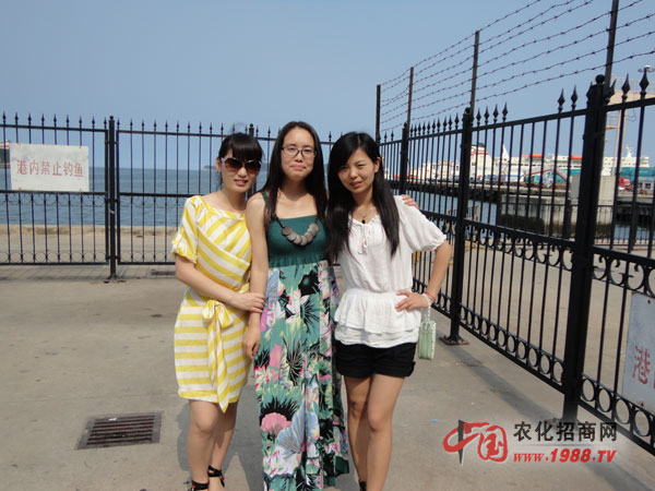 小韓國(guó)服裝城外