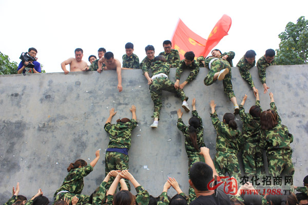 畢業(yè)墻-沒(méi)有團(tuán)隊(duì)的合作,任何人都難以逾越。