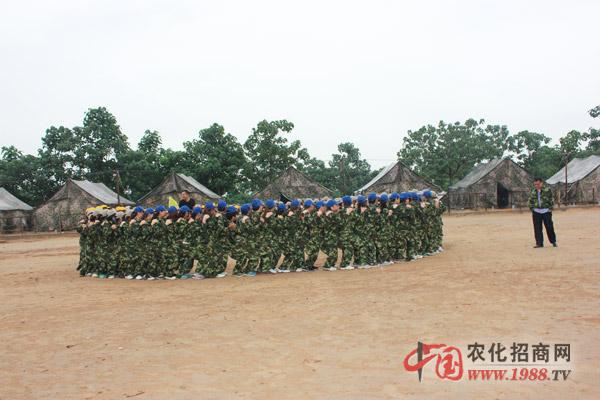 同時(shí)筑長(zhǎng)城