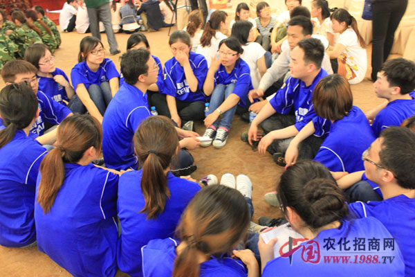 風(fēng)雨同舟后我們一起在總結(jié)錯(cuò)誤