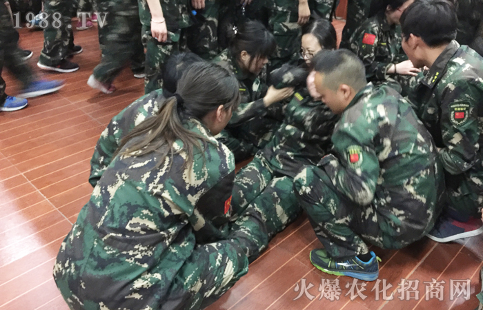 ����ͻ��������ÿһ����ǰ�ж����ի@��