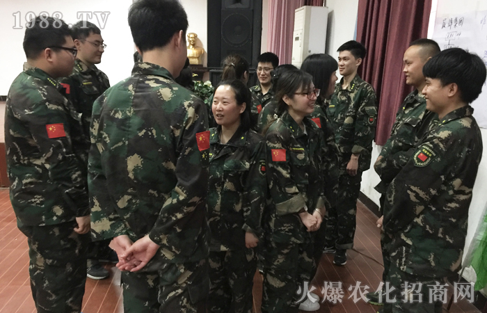 ����ͻ��������ÿһ����ǰ�ж����ի@��