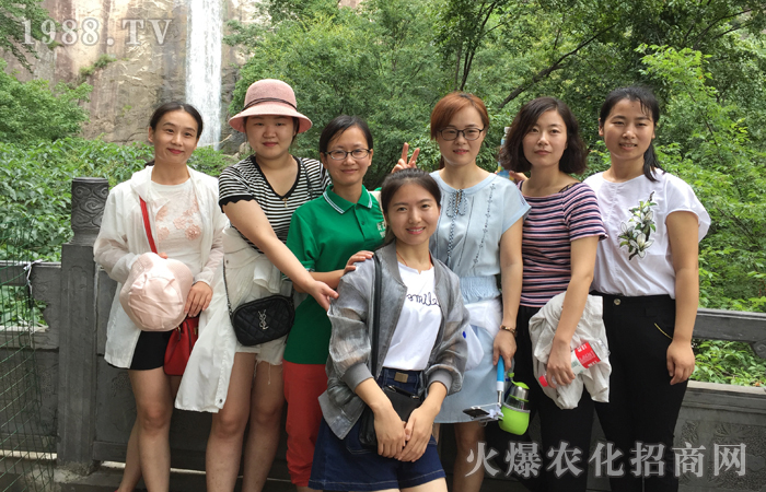 白云山下望白云,白云山上賞白云