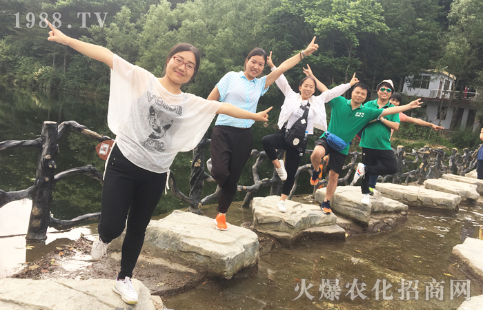 沒有比人更高的山,沒有比腳更長的路!