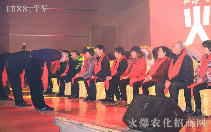 岸芷碟舞,為生命畫(huà)一片樹(shù)葉