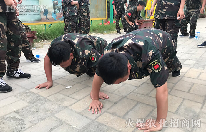 團結(jié)一心,勇敢前行