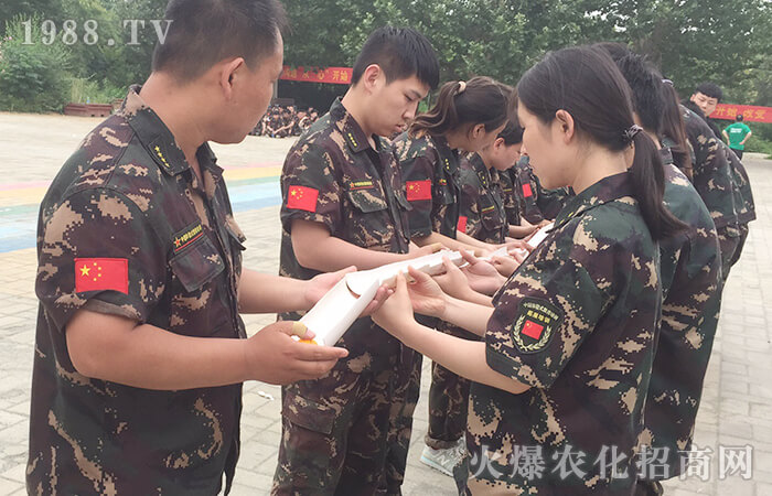 ����������