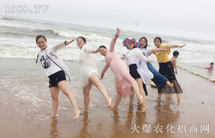 當(dāng)朝氣蓬勃邂逅碧海藍(lán)天——火爆網(wǎng)青島之旅