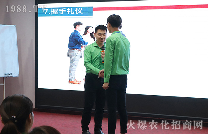 ׌�Y�x����ÿ����(x��)��(ji��)�����݃�(y��u)���^һ����