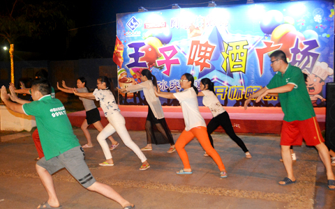 Ӣ������չ�F(xi��n)���~������_����ҹ���@�𱬾�����