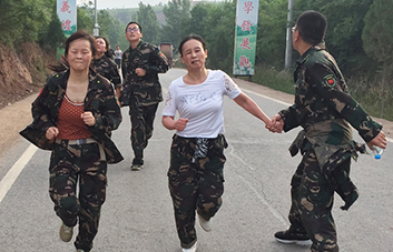 ��Փ�ǔv��߀�Ǳ������҂��]�ЁG���κ�һ������