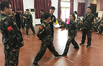 ���M�X����ȫ��Ŀ�˕r��ֻʣ�·������Єӣ�